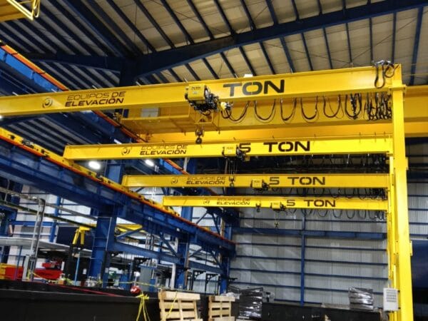 Grua semiportico con capacidad de 5 ton de equipos de elevacion
