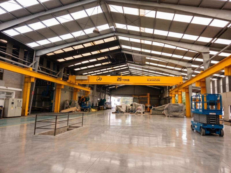 Grua viajera con capacidad de 25 ton y sistema rym de carga