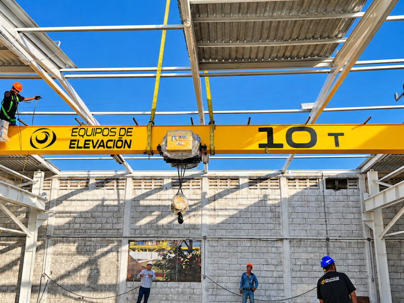 Instalación de Grúa Puente Amarilla